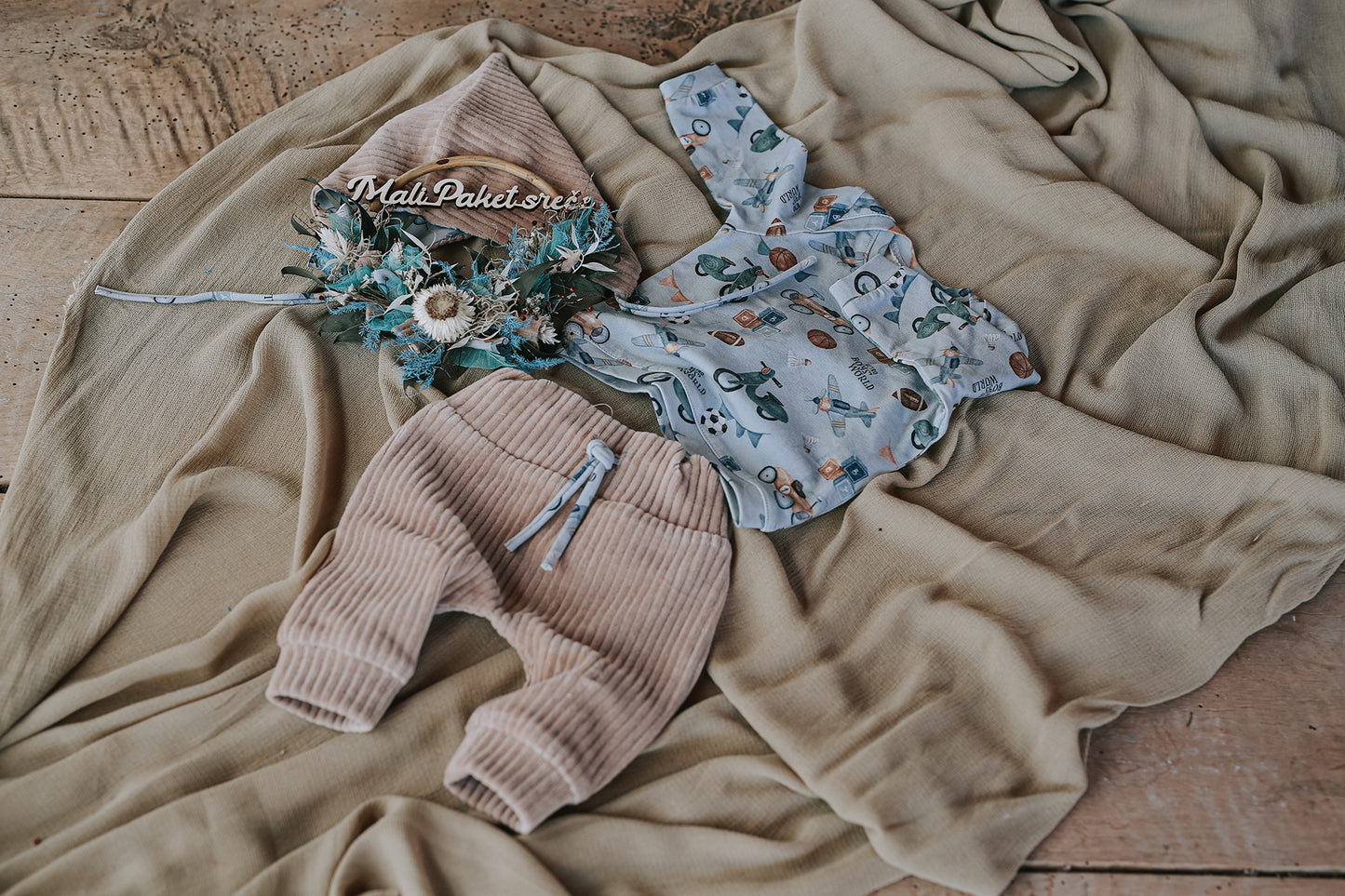 OTROŠKI KOMPLETEK Z VENČKOM »Mali čudež«