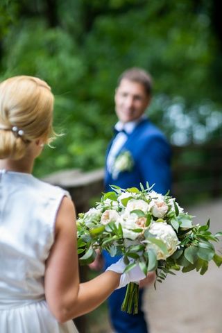 WHY DO BRIDES WEAR A WEDDING BOUQUET?