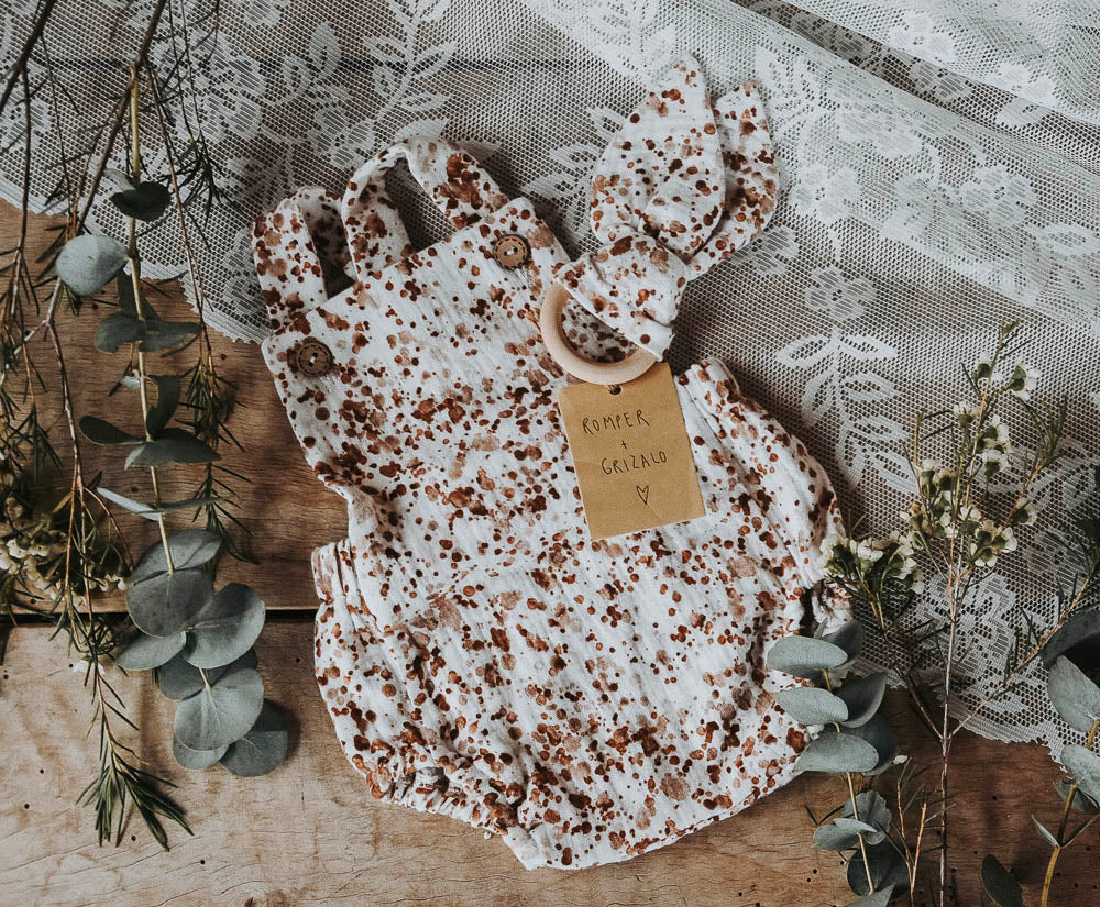 ROMPER, WREATH AND GIFT VOUCHER FOR NEWBORN PHOTOGRAPH