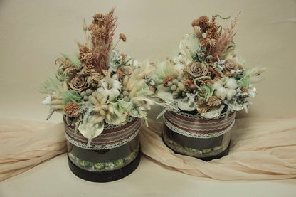 SWEET BOX "Večno cvetje in čokolada"