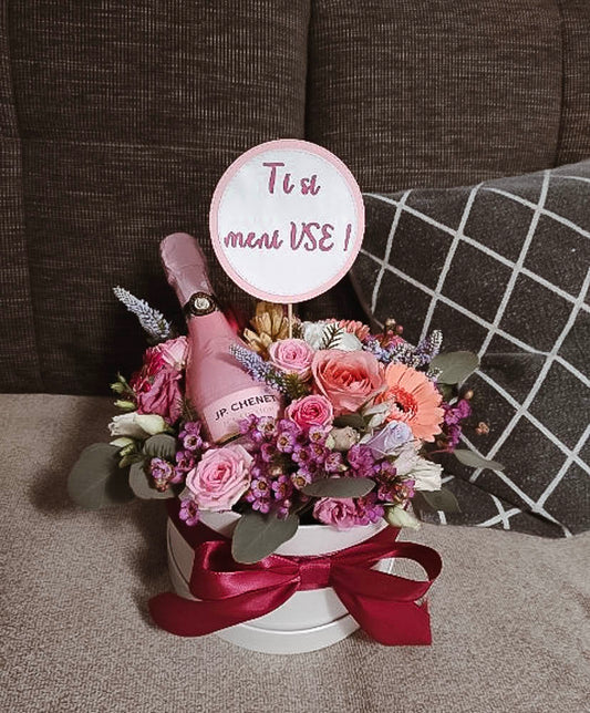 BOX OF ROSES »Ti si meni vse.«