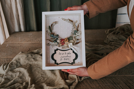 OKVIR "Ko se ti sreča nasmehne, jo objemi!"