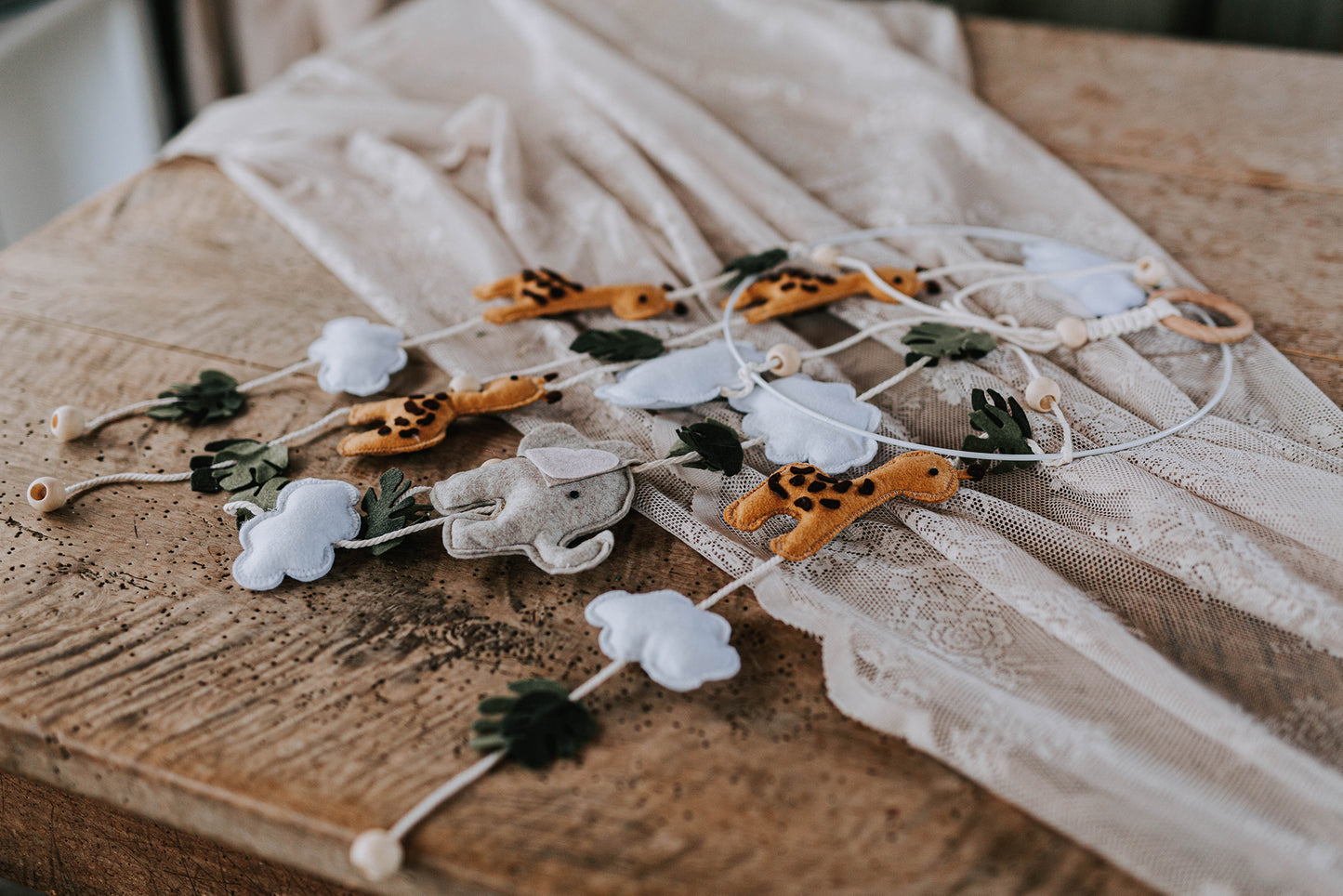 Mobile über dem Kinderbett