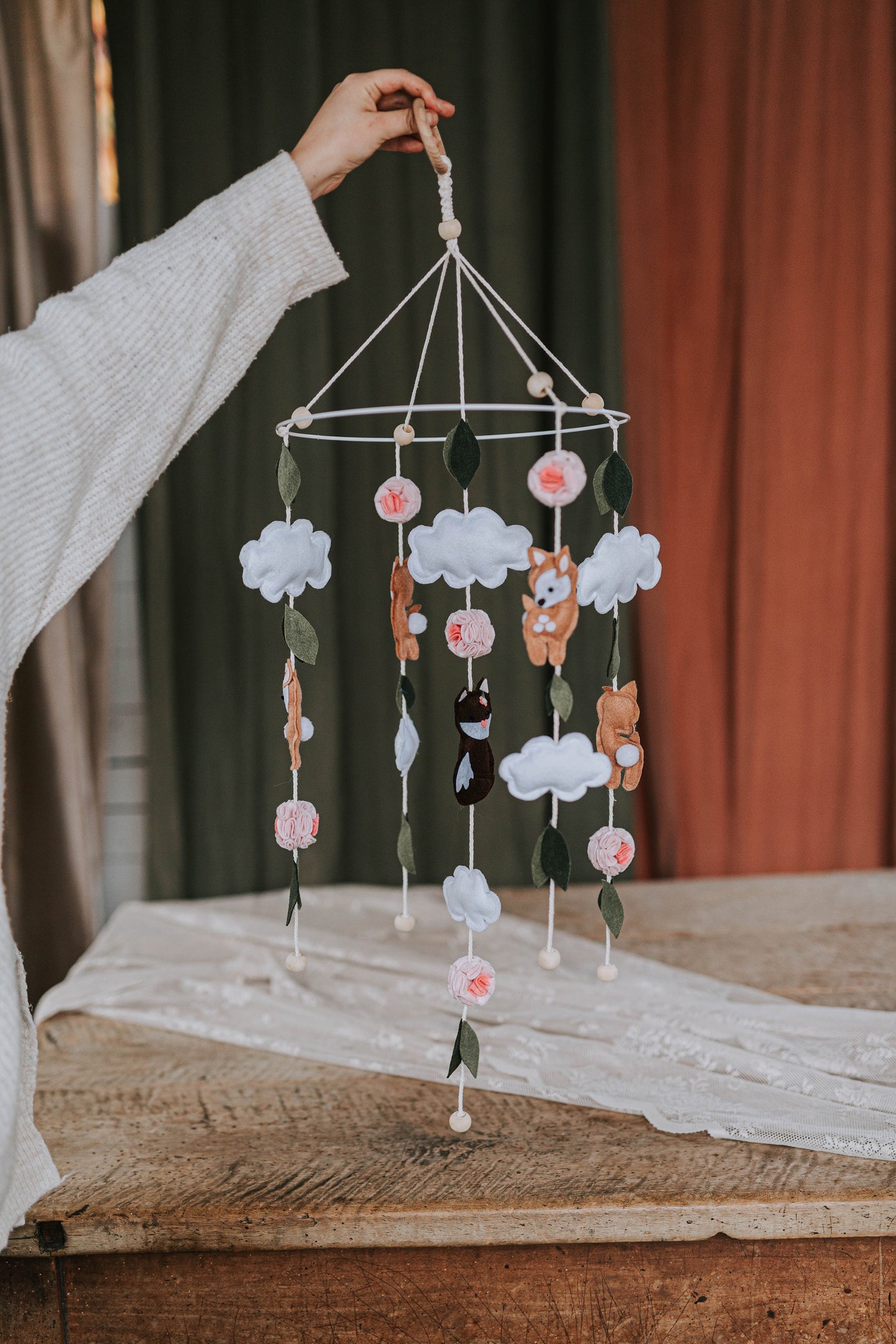 Mobile über dem Kinderbett