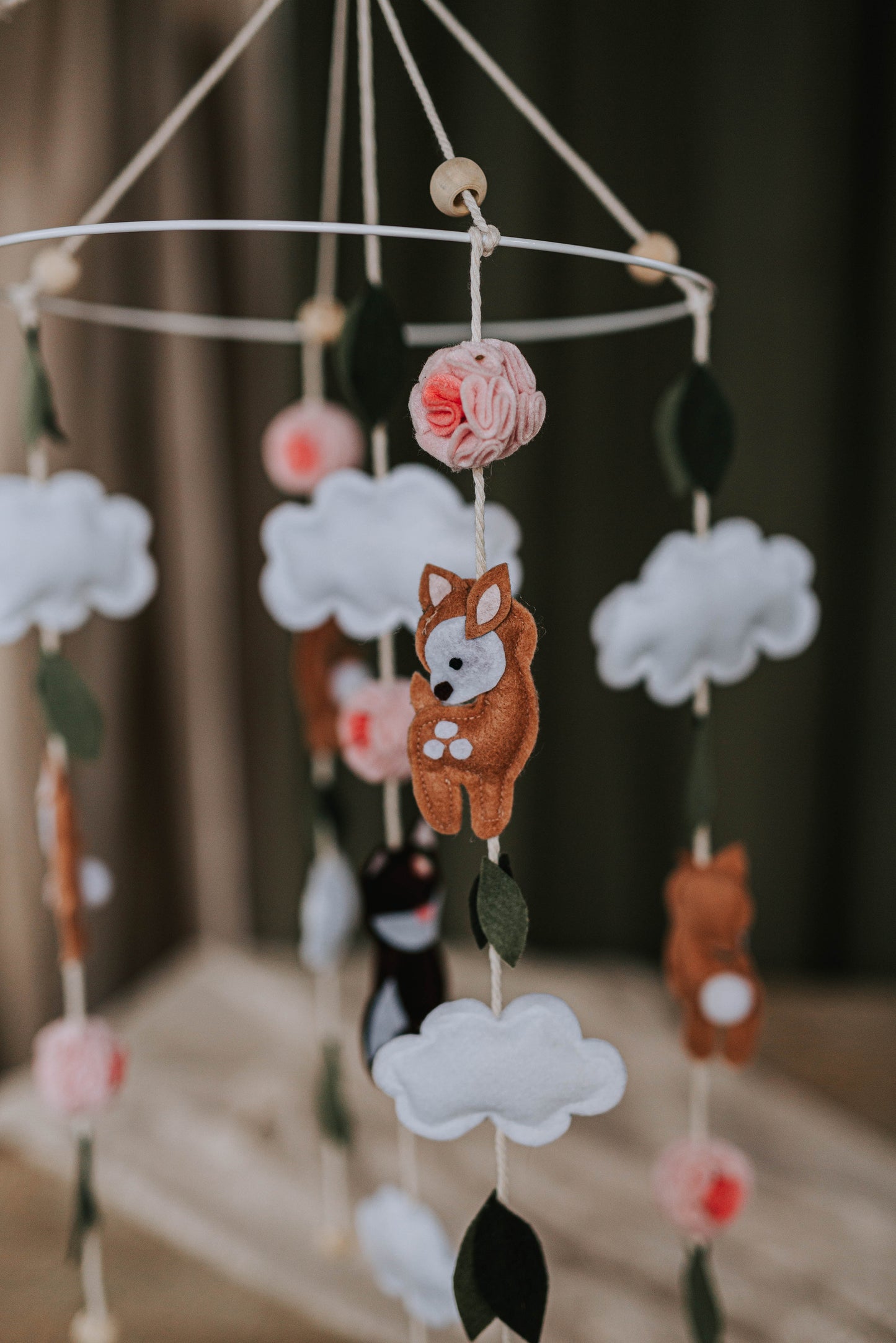 Mobile über dem Kinderbett