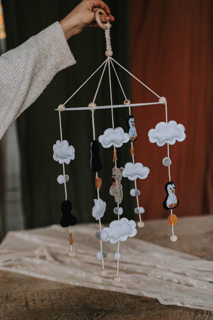 Mobile über dem Kinderbett