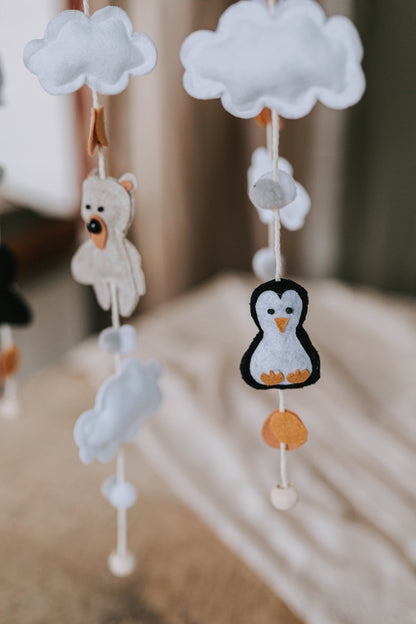 Mobile über dem Kinderbett