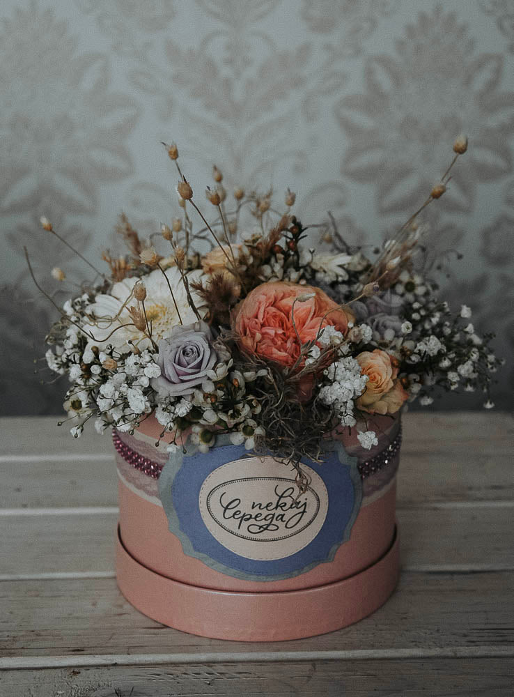 BOX OF ROSES »Little Love«