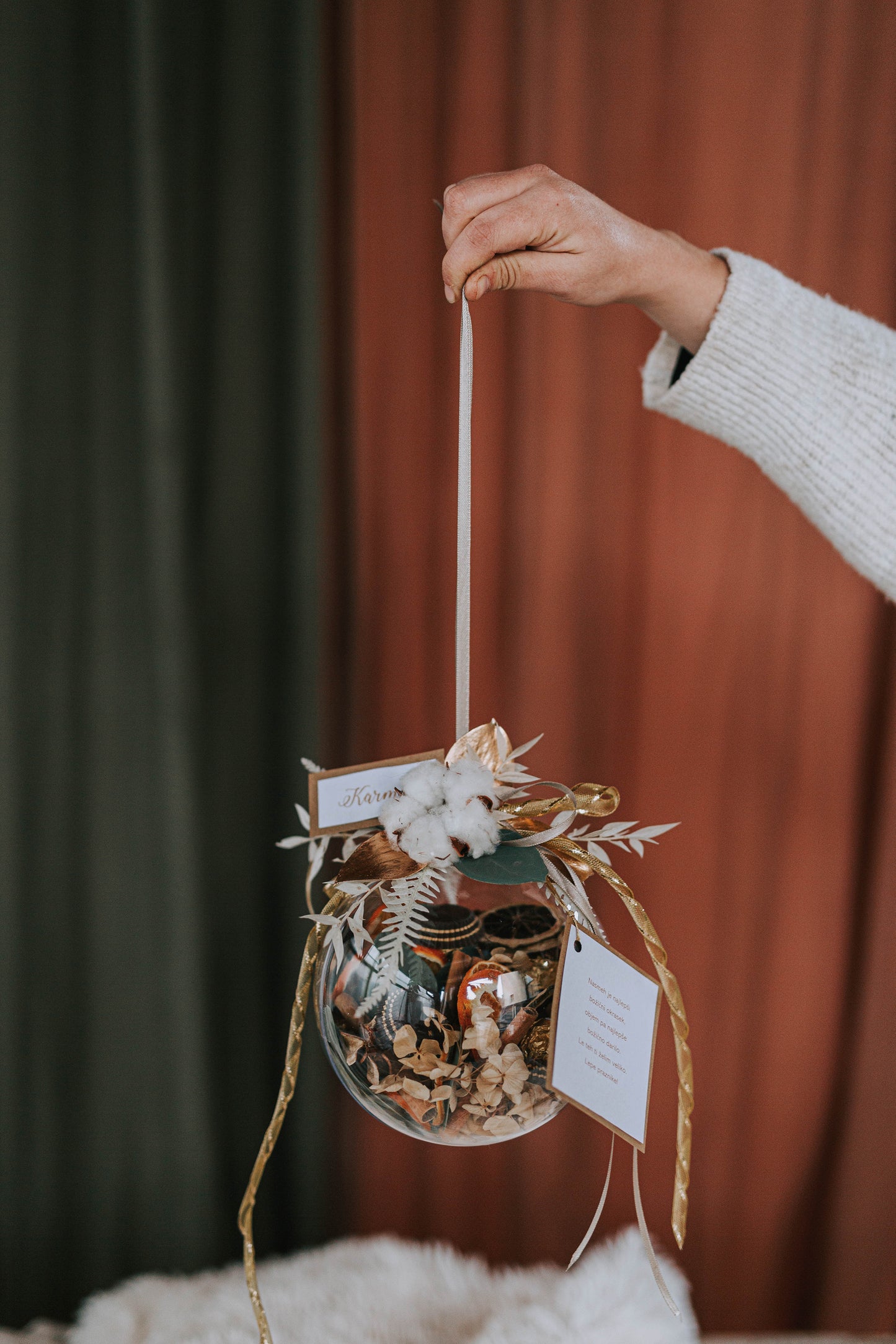 VELIKA BOŽIČNA KROGLA POLNA DOBROT