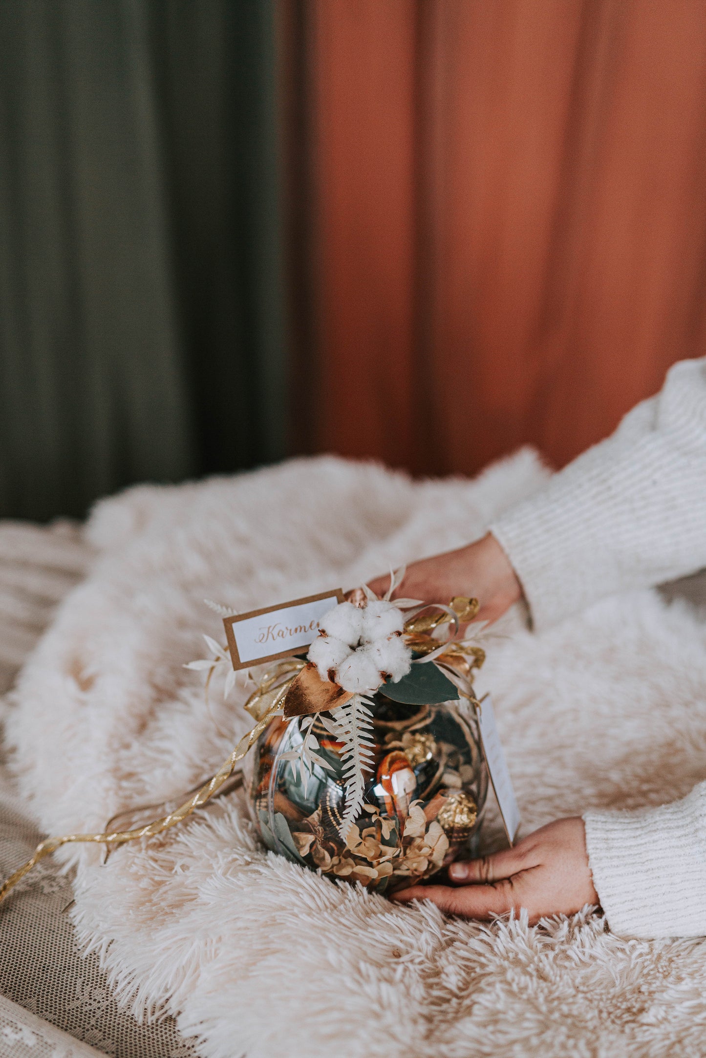 VELIKA BOŽIČNA KROGLA POLNA DOBROT