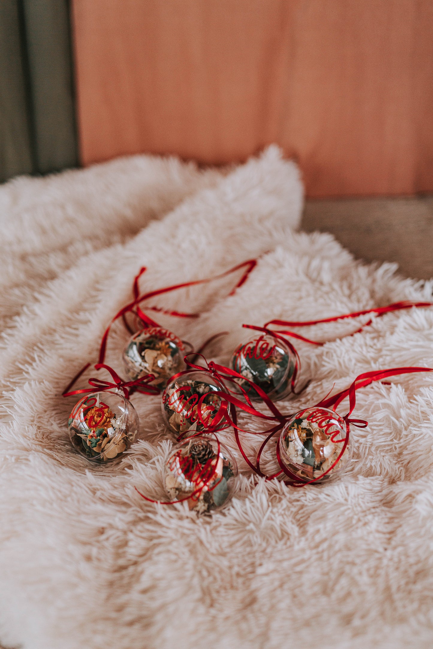 WEIHNACHTSBALL MIT JAHR